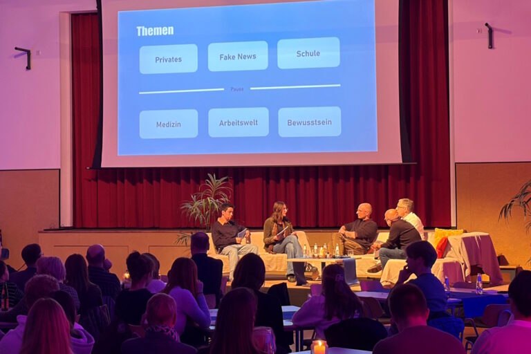 „KI, der neue Mensch?“ – Spannende Podiumsdiskussion an der Winfriedschule